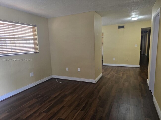 Photo - 2835 NW 22nd Ave Unidad 2