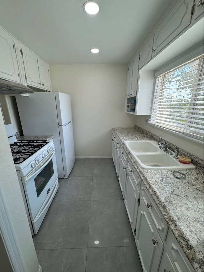 Building Photo - 336 Lynne Way Unit B Rental