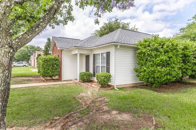 115 Lauren Ln