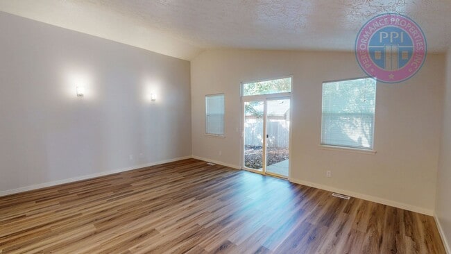 Photo - Quiet Living  In Sandy  on Cascadia Villag...