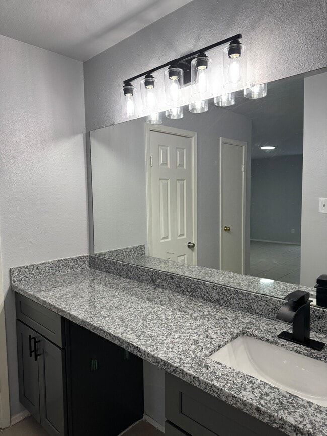 Building Photo - 8034 Antoine Dr Unit #202 Rental