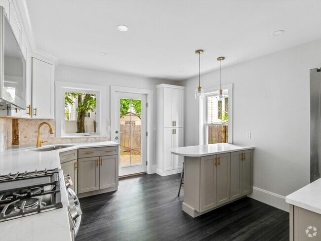 Building Photo - 16 Touro Ave Unit 16 Rental