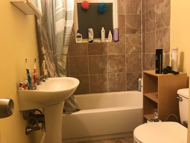 Photo - 731 Parker St Unidad 2