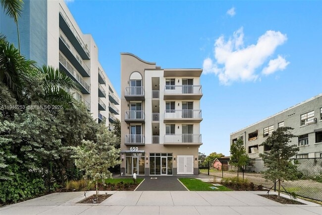 Photo - 650 SW 1st St Unit 305