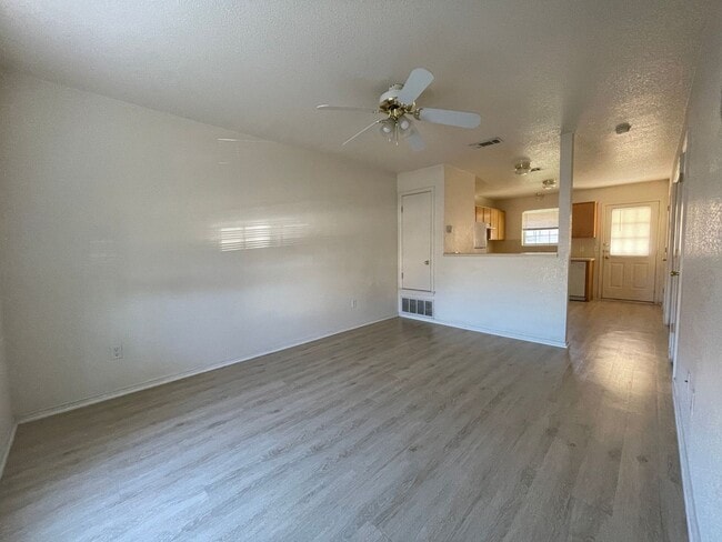 Photo - 4506 Sylvia Dr Unidad # C