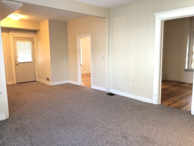 Photo - 619 Bowery St