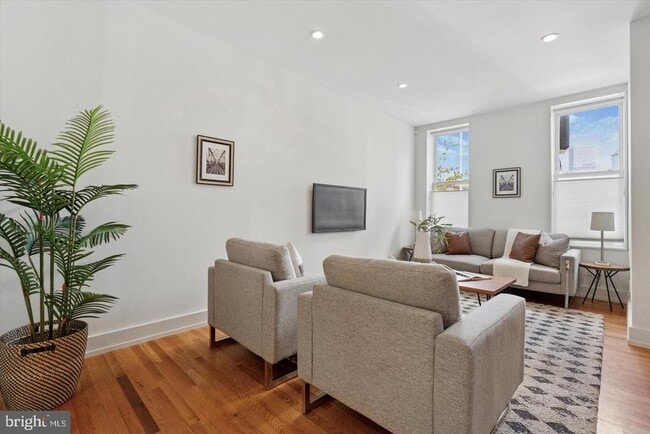 Photo - 1740 Catharine St