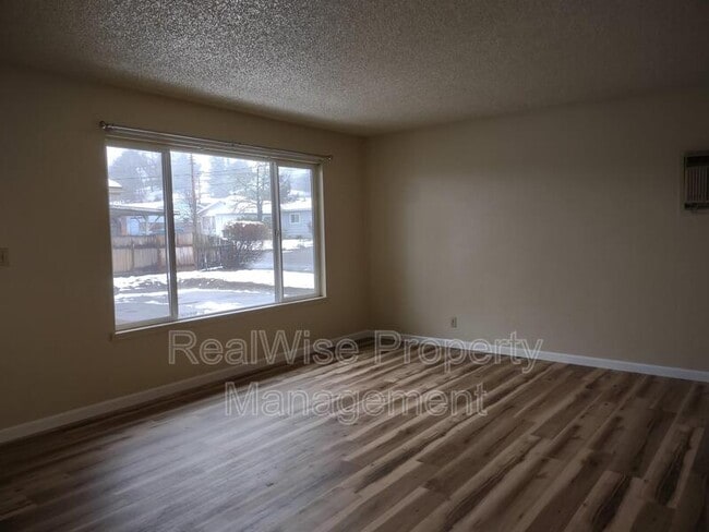 Photo - 3050 NE Johnson St Unit 1