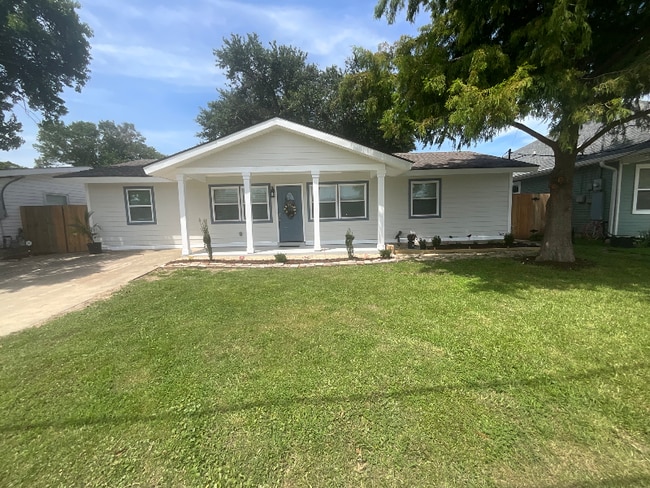 Building Photo - 1216 Hymelia Ave Rental