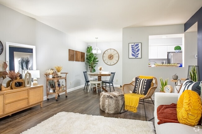 2BR, 2BA - 1060SF