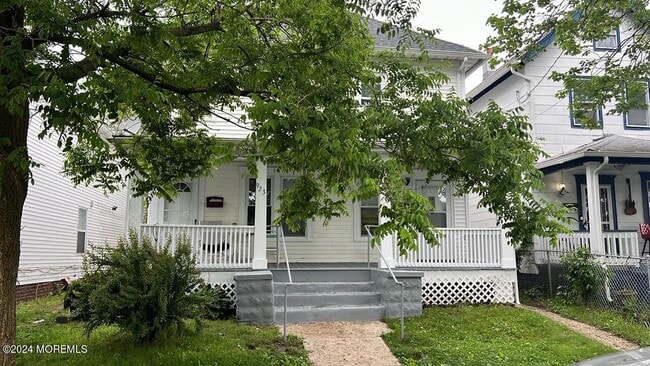 Photo - 921 Mattison Ave