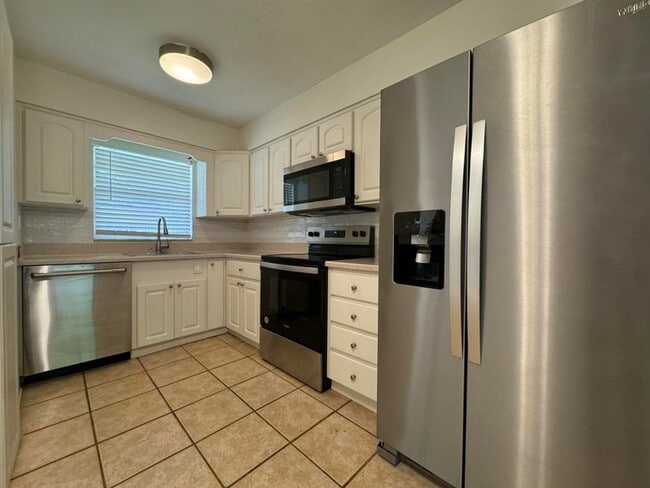 281 Tropical Ln