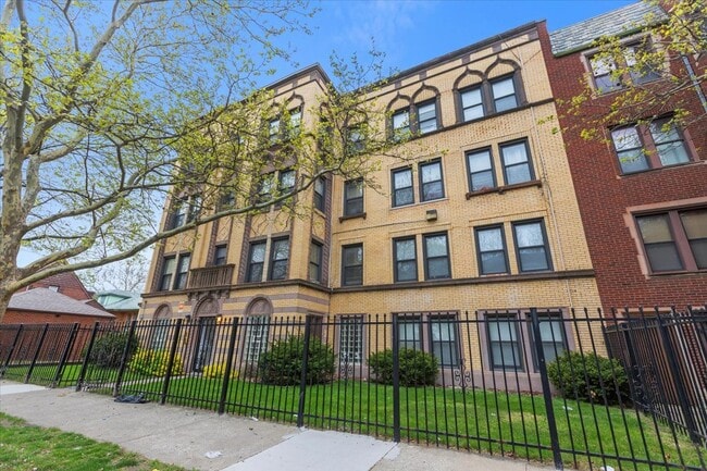 Photo - 1934 E 74th St Casa