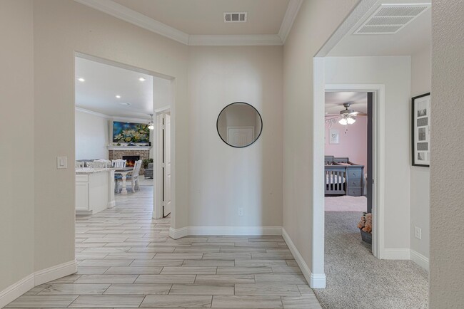 Photo - 907 E 89th St