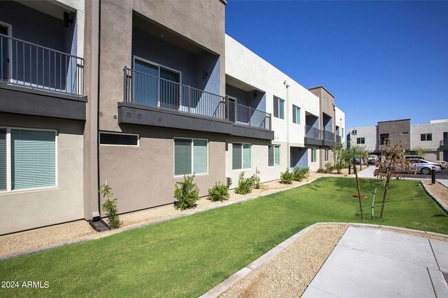 Building Photo - 9700 S Central Ave Unit 3 Rental