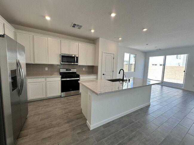 Photo - 878 Benning St