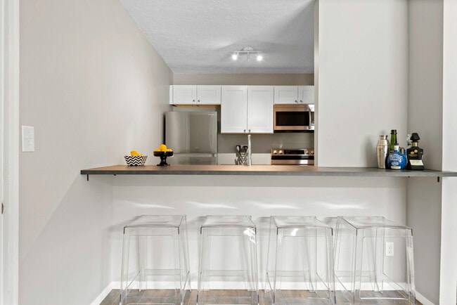 Photo - 10526 Clifton Blvd Unidad 303