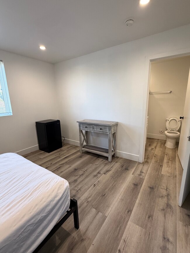 Photo - 1112 W 40th Pl