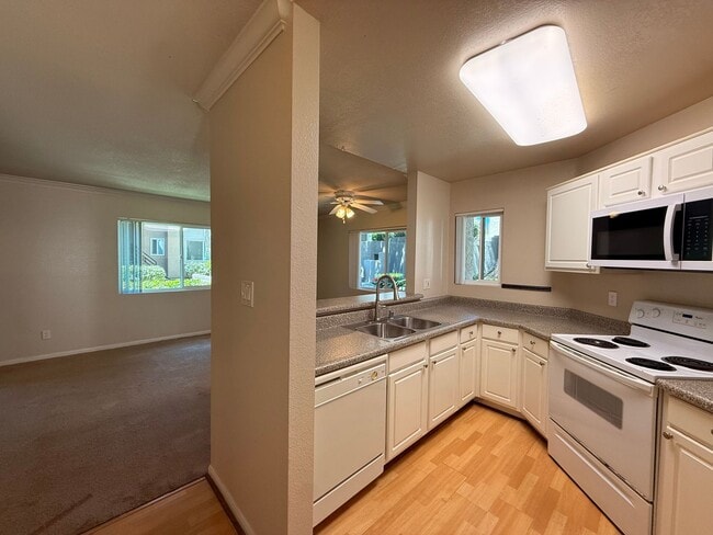 Photo - Gorgeous 1B/1BA Condo w/ Washer/Dryer, Walk-In Closet & Resort-Style Amenities!