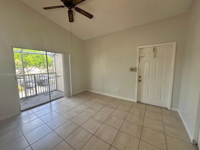 Photo - 631 Cypress Lake Blvd Unidad H17 Rental