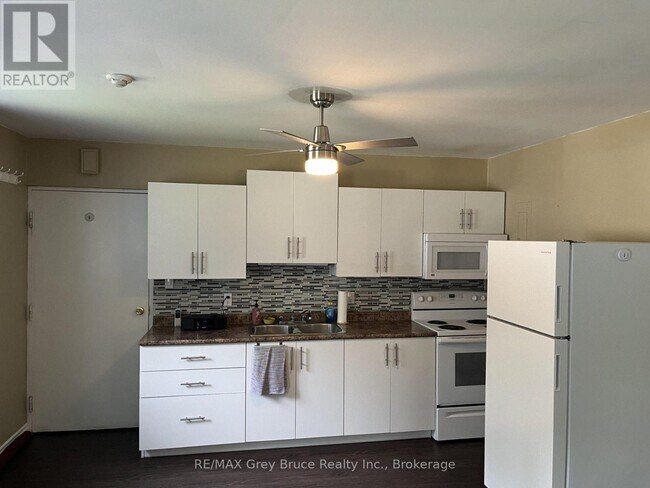 Photo - 496 Elizabeth St Unit 2