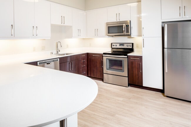 Kitchen-Vacant unit 475 -A9 Two tone Finish Avalon Dublin Station III Interiors