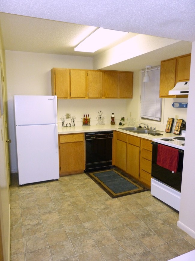 Meadowbrook Apartments Lawrence, KS