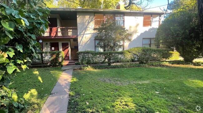 Building Photo - 1677 Woodland Ave Rental