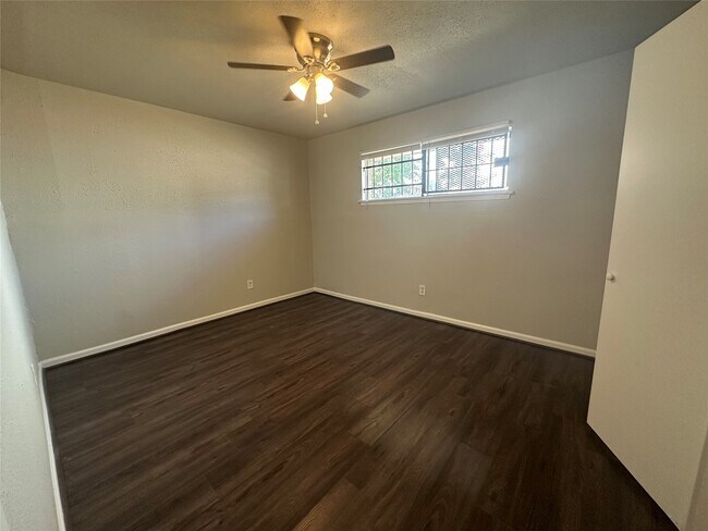 Photo - 3811 Cornell St