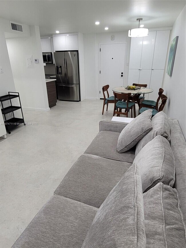 Photo - 3304 Virginia St Unit 6B