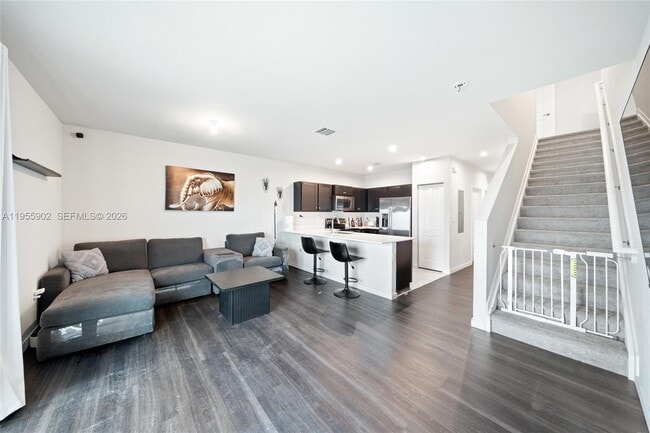 Photo - 1050 W Davis Pkwy