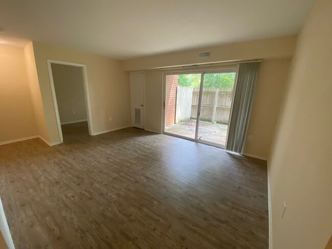 Living Room / Facing Den