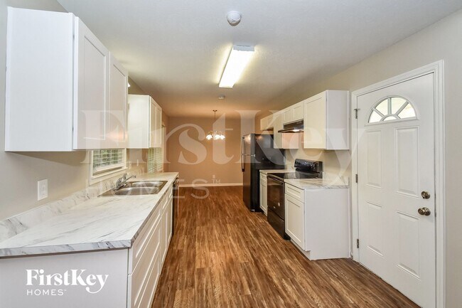 Photo - 3190 Connie Way