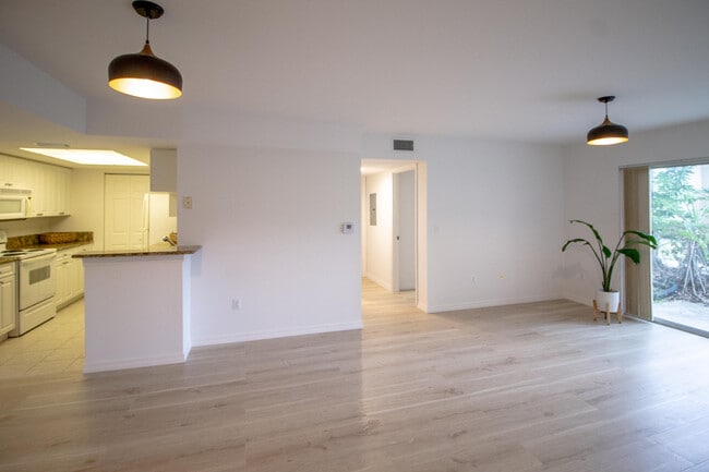 Photo - 1200 Crestwood Ct S Unit 1204