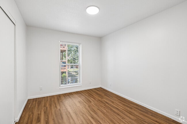 2BR, 1BA - 1,020SF - Second Bedroom