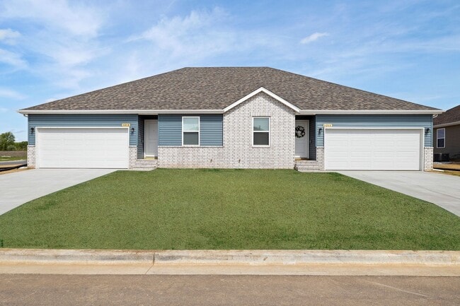 Building Photo - Newly built 3 bedroom duplex-Westbury Gardens!