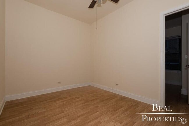 Building Photo - 1 bedroom in CHICAGO IL 60625 Unit 101 Rental