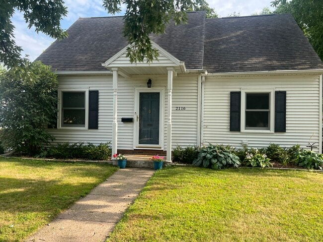 Building Photo - 2116 Vine St Rental