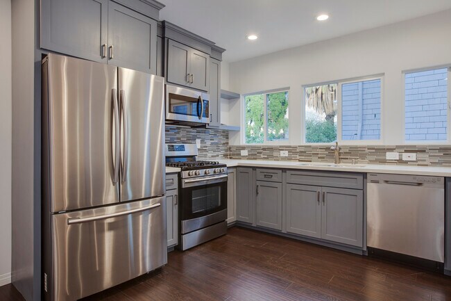 Photo - 2765 W 8th St