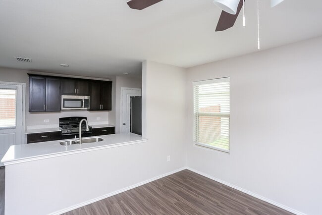 Photo - 412 Blue Crow Ln