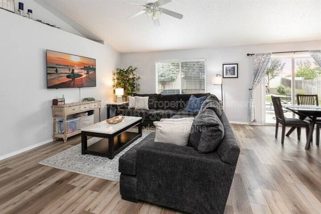 Photo - 879 N Traquair Pl
