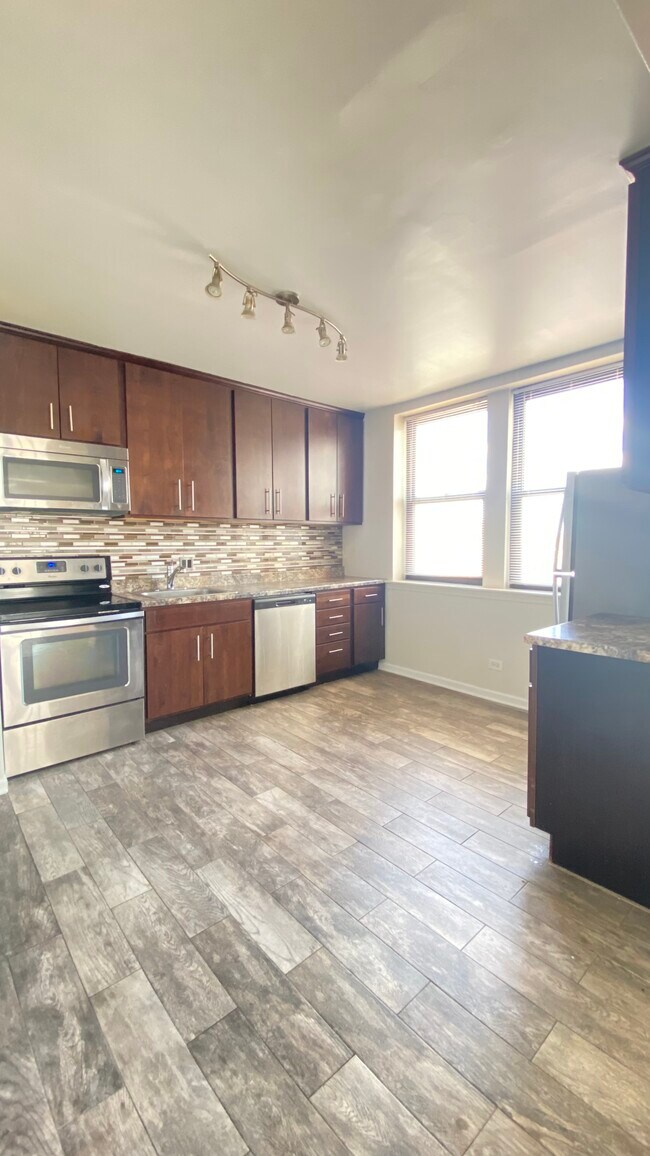 Photo - 3933 N Clarendon Ave Unidad 701PH Rental