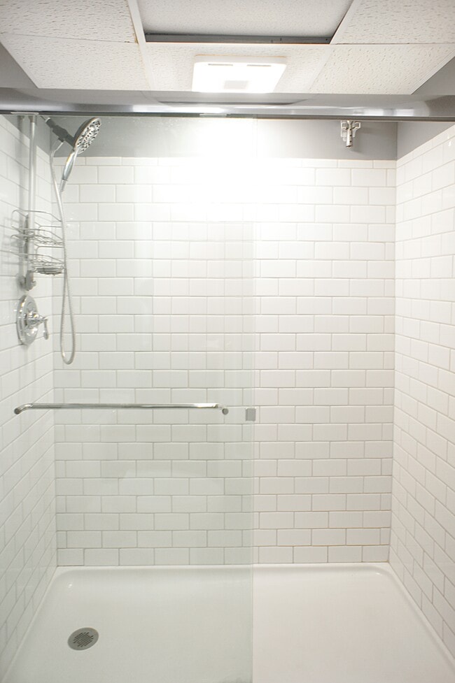 Photo - 230 E 9th St