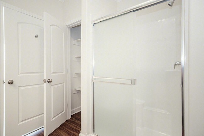 Connor Master Bathroom - Kelly Highlands Apartments