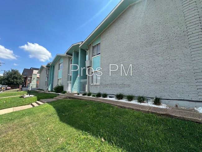 Photo - Monarch Court
