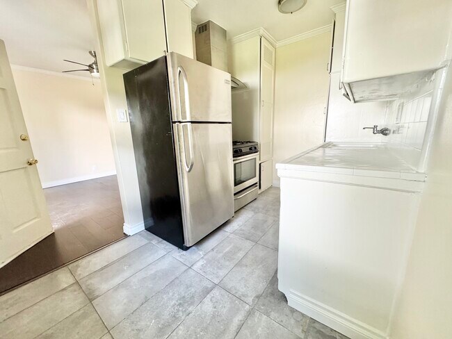 Building Photo - 6028 Cadillac Ave Unit 1 Rental