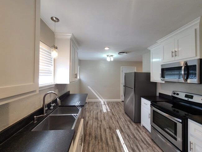 Photo - 409 E Shandon Ave