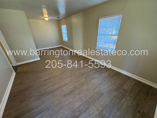 Photo - 1656 Roberts St SW