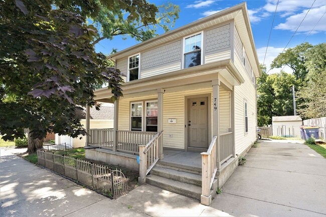 Building Photo - AVAILABLE IN NOVEMBER! 3 Bedroom, 1.5 Bath... Rental