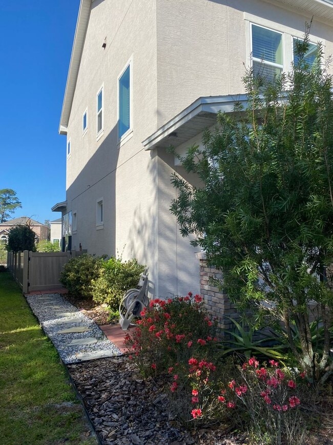 Photo - Beautiful 3 bedroom, 2.5 bathrooms  located in The Preserve of Oviedo on the Park